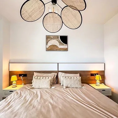 아파트 Unique For Up To 6 People At A Great Location In